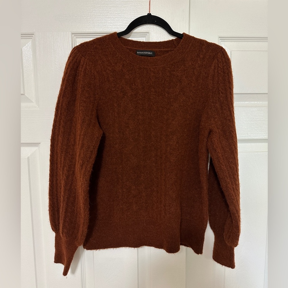 Banana Republic Crewneck Cable Knit Sweater - Size Medium